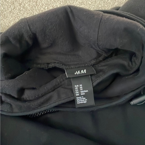 H&M Pull Over - Picture 2 of 3